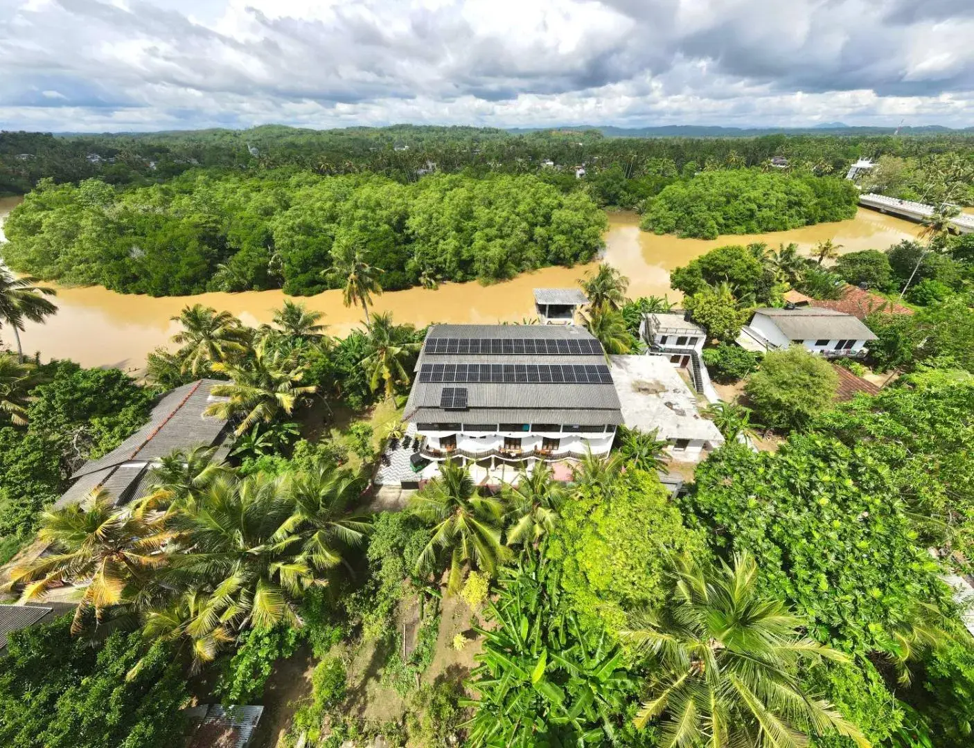 Riverwood Villa opening toward the river